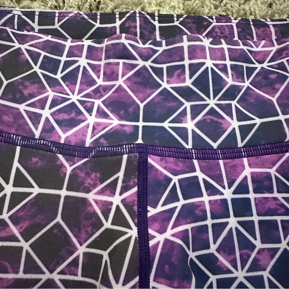 Avocado Purple Space Geometric‎ Capri Leggings Women’s Size Medium/Large Workout - Picture 4 of 16